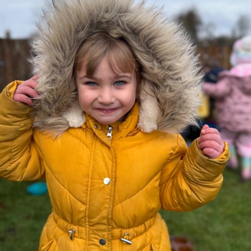 We don't mind the weather! ❄️ ☔️💨🌈☃️⛅️🌨️ With warm coats, hats, wellies and puddlesuits our little explorers embrace it! 💪🏻🤩